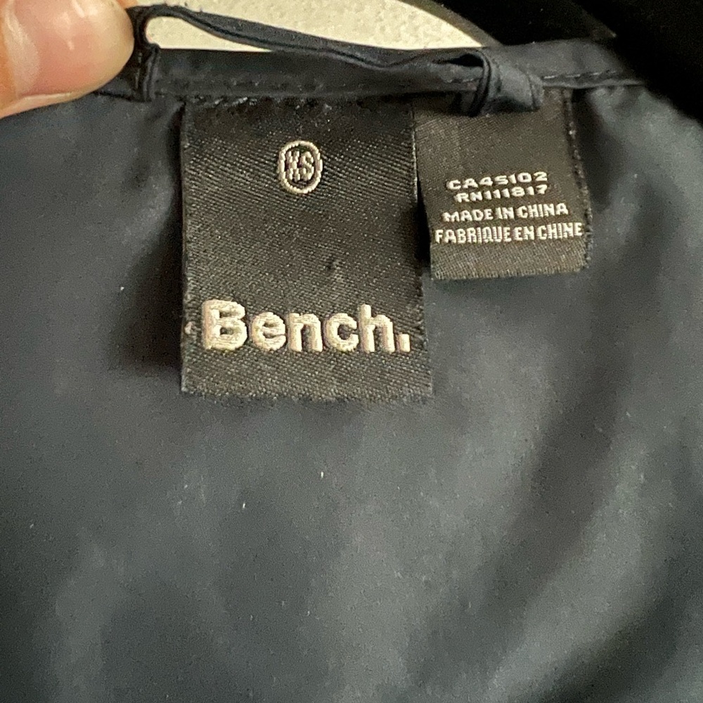 Bench Windbreaker - Picture 2 of 2